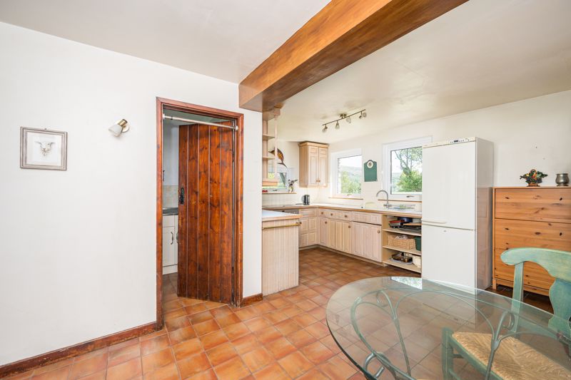 Kitchen / Breakfast Room- click for photo gallery
